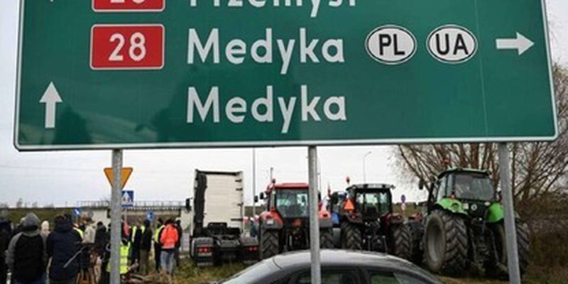 Поляки частково розблокували рух на пункті пропуску "Шегині-Медика"