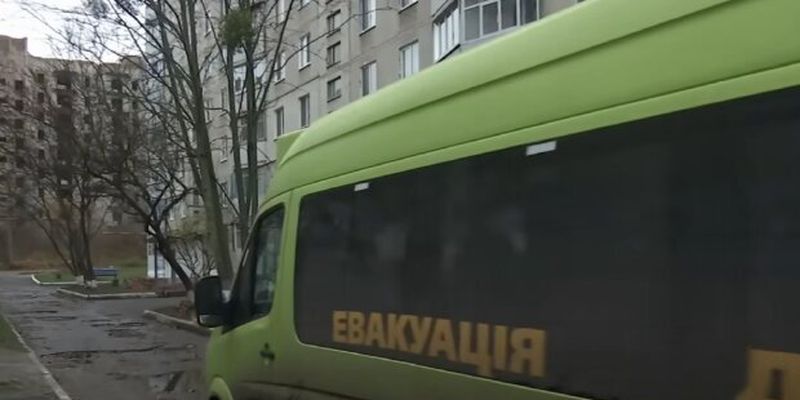 Новая обязательная эвакуация: объявлены населенные пункты, из которых нужно выехать