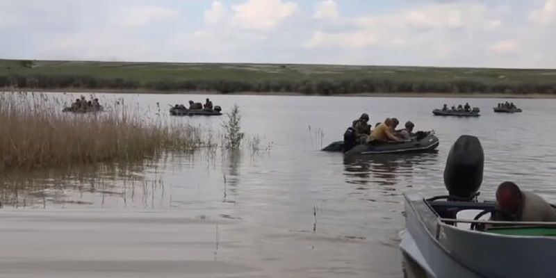 Росіянам доведеться відступити на лівому березі Дніпра, ЗСУ не дали змоги закріпитися: "Ще намагаються йти..."