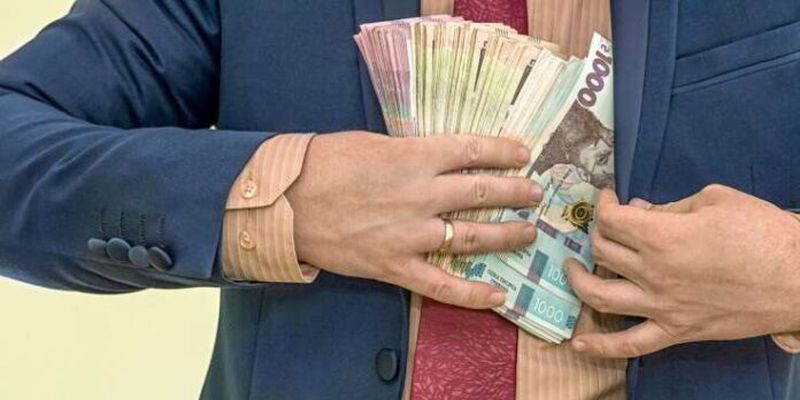 Украинцам показали, кому из чиновников платят зарплаты по 100 тысяч гривен в месяц