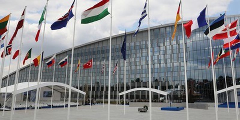 В штаб-квартирі НАТО підняли жовто-синій прапор: тепер офіційно, відео