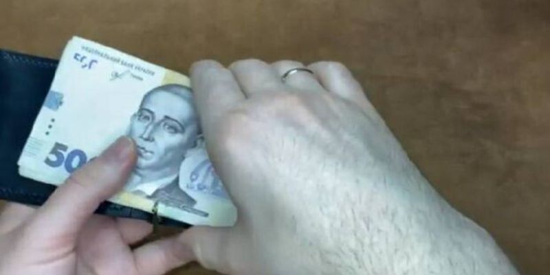 У Харкові директор та бухгалтер пологового будинку нарахували собі майже півмільйона "премій"
