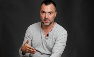 Скандальный Арестович "засветился" в Монако: заметили рядом с элитным казино, видео