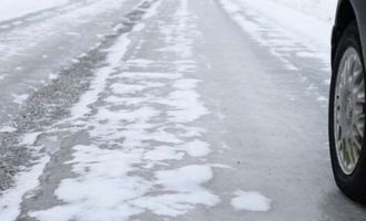 Обережно, ожеледиця: як поводитися водіям, щоб уціліти на дорозі
