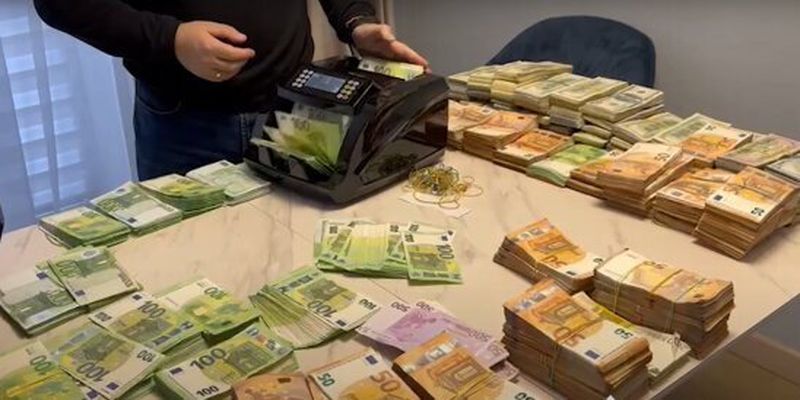 Для любителей взяток придумали суровое наказание: коррупцию хотят приравнять к госизмене, но есть нюанс