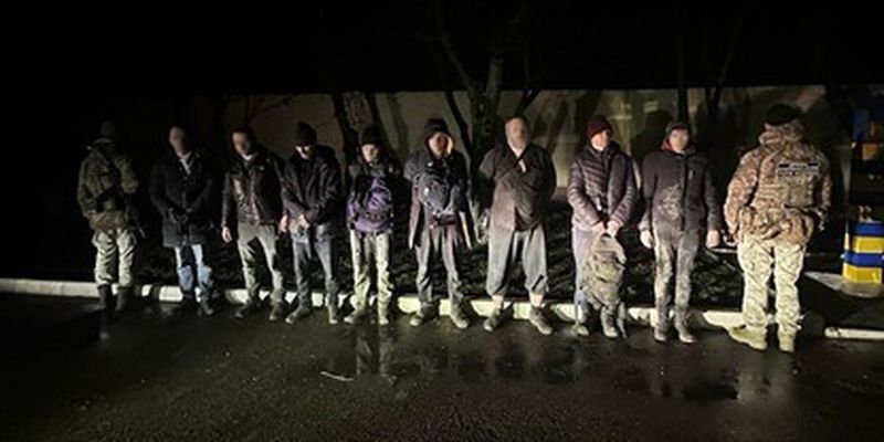 Путь в Молдову за 80 тыс гривен: на границе задержали группу уклонистов, видео