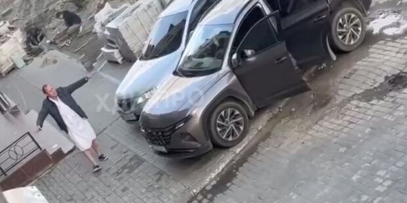 У Дніпрі чоловік в білому халаті на повну гучність слухав російську музику: чим все закінчилося, відео