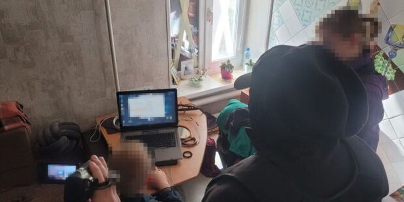 Негодяйка "вынюхивала" данные о ПВО и передвижении защитников, кадры: "у задержанной нашли..."