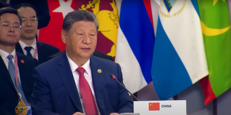 БРИКС хочет уничтожить доллар: эксперт рассказал, чего добиваются Си и Путин