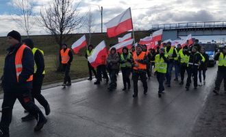 Друзі пізнаються в біді: фермери країн Балтії засудили польську блокаду України